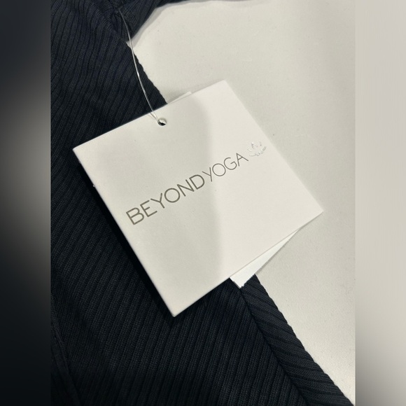 Beyond Yoga Women's Large Silhouette Cropped Tee Black NWT RIbbed Fabric - Picture 3 of 7